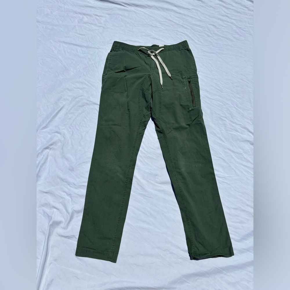 Vuori ripstop pant, size Med, good condition, small front tare